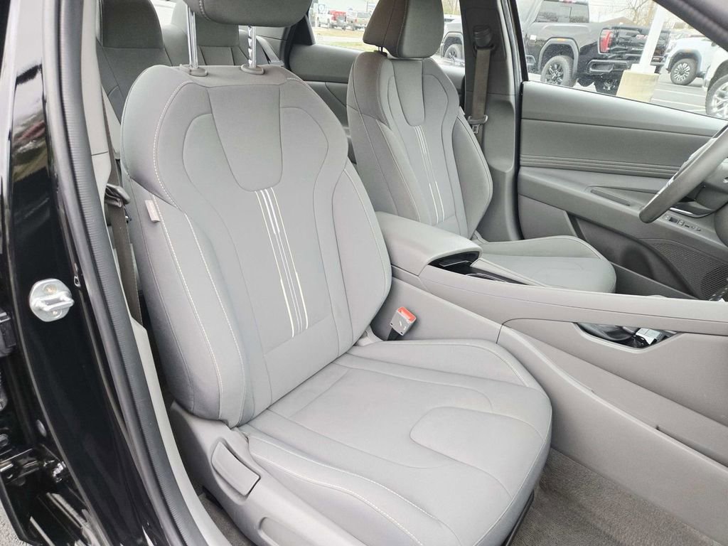 Used 2023 Hyundai Elantra SEL w/ Convenience Package image 15