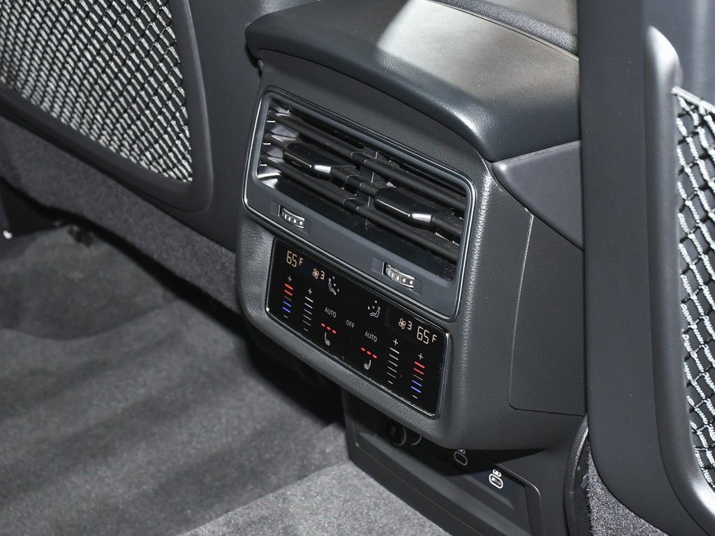 Used 2024 Audi Q8 Premium Plus w/ Premium Plus Package image 75