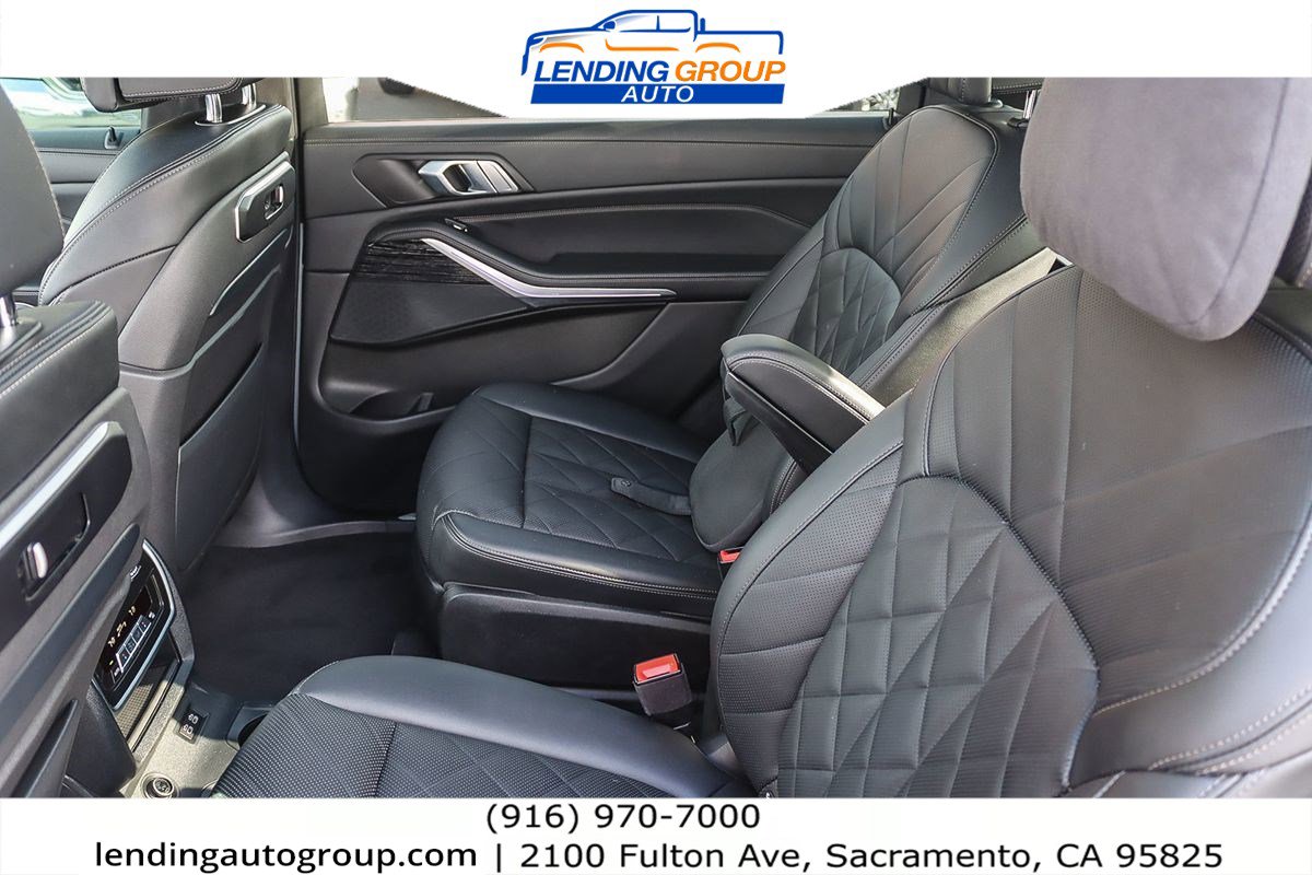 Used 2023 BMW X7 xDrive40i w/ M Sport Package image 17