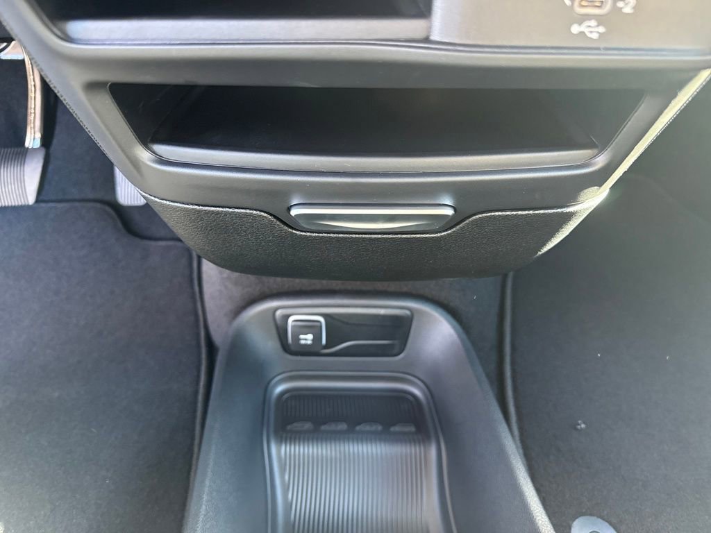 New 2026 Chrysler Voyager LX image 21