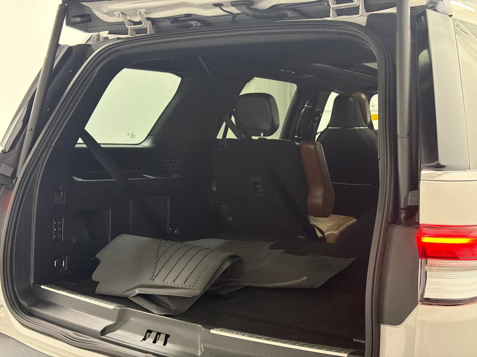 Certified 2023 Lincoln Navigator Reserve AWD/4WD image 11