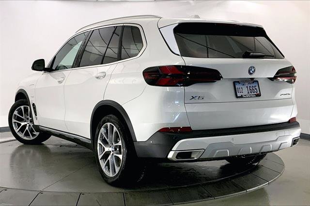New 2026 BMW X5 xDrive50e w/ Climate Comfort Package image 2