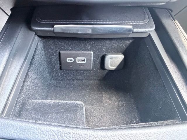 Used 2025 Cadillac XT4 Premium Luxury image 16