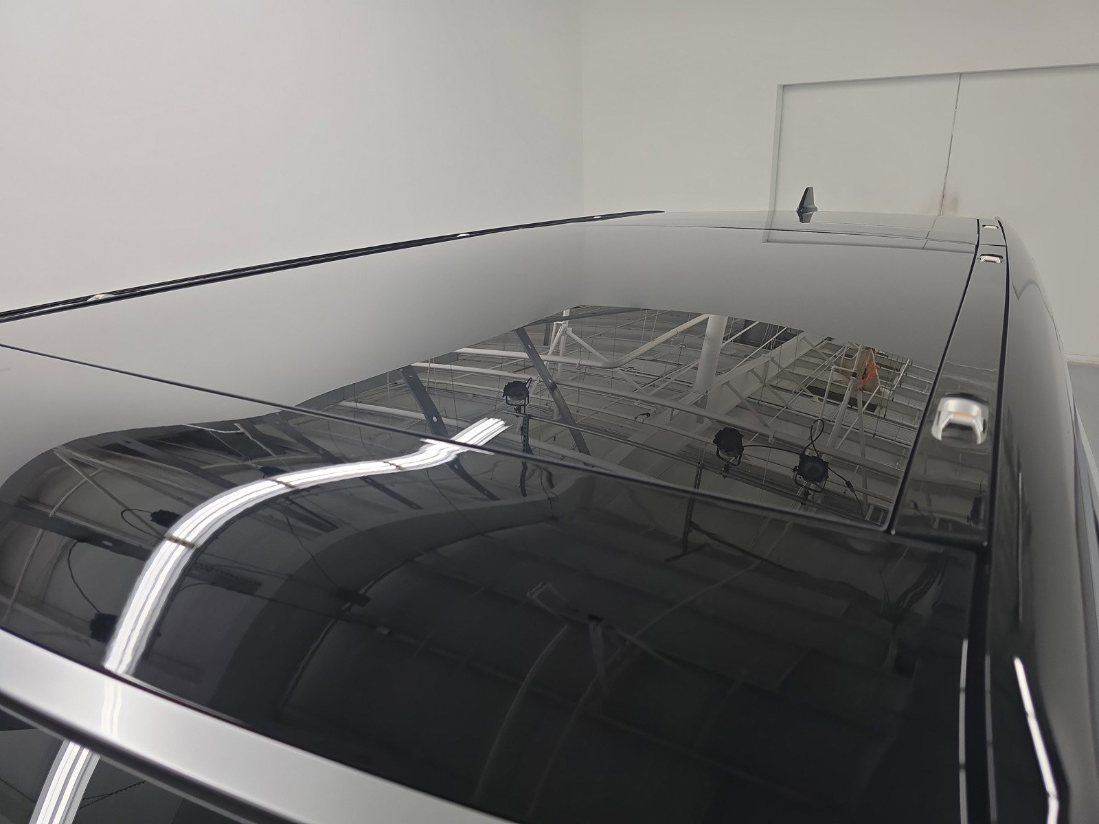 Used 2024 Rivian R1S Adventure image 13