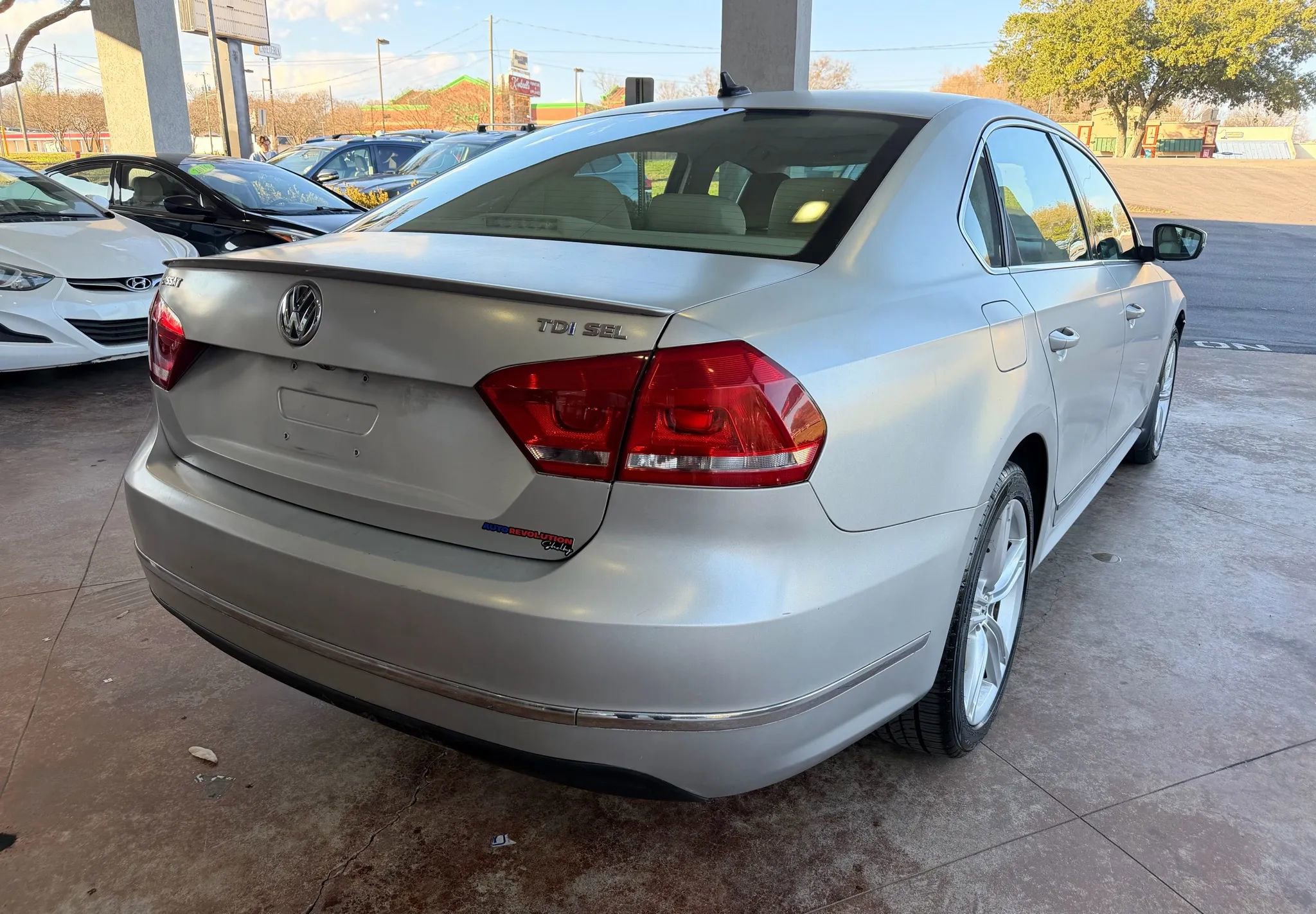 Used 2014 Volkswagen Passat TDI SEL Premium image 6