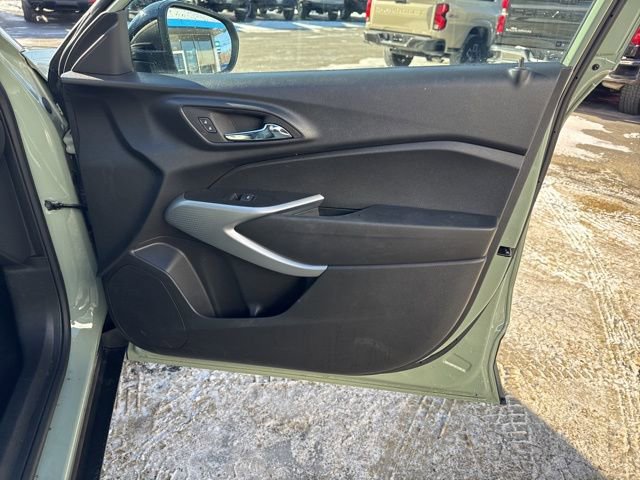 Used 2024 Chevrolet Trax RS w/ Driver Confidence Package image 24