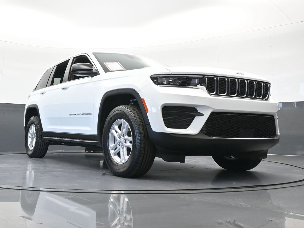 Used 2025 Jeep Grand Cherokee Laredo image 35