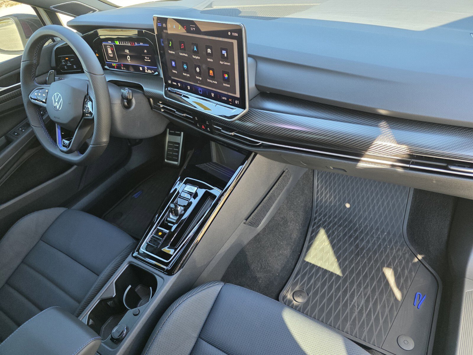 Used 2025 Volkswagen Golf R Black Edition image 24