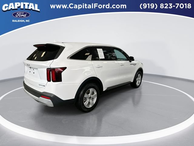 Used 2025 Kia Sorento LX FWD image 9