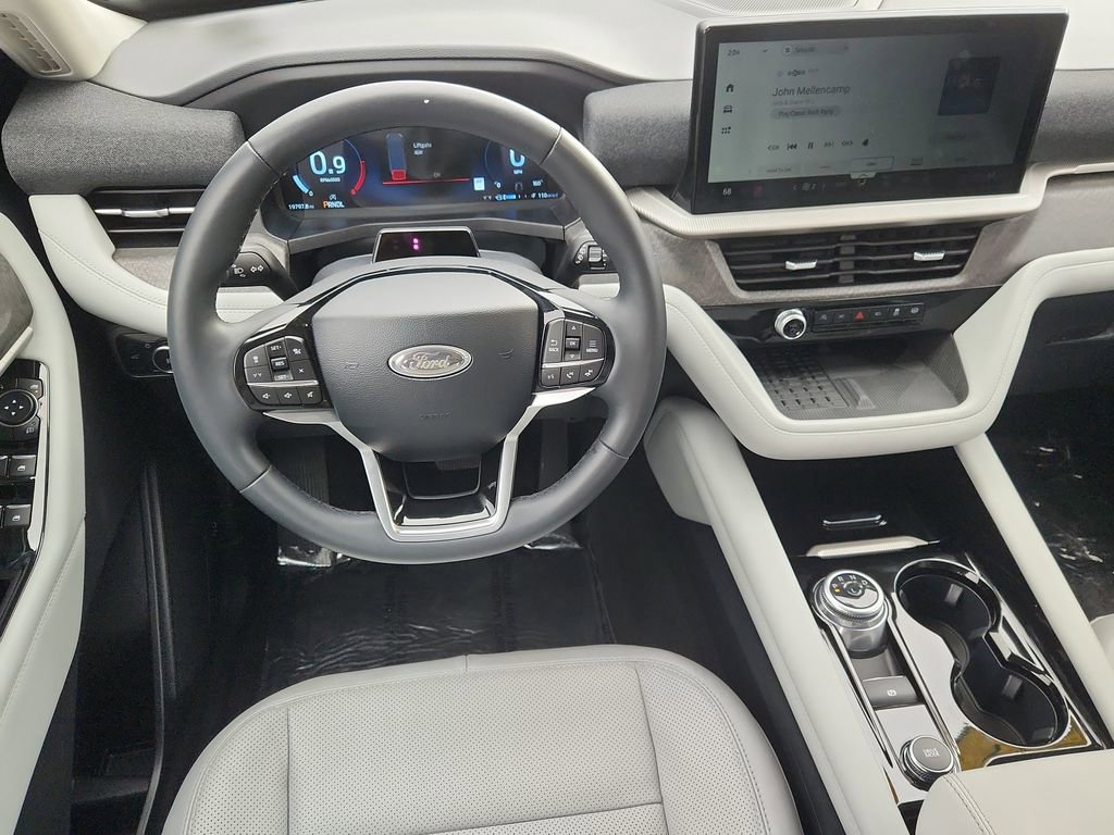 Used 2025 Ford Explorer Platinum w/ LUX Leather Package image 12