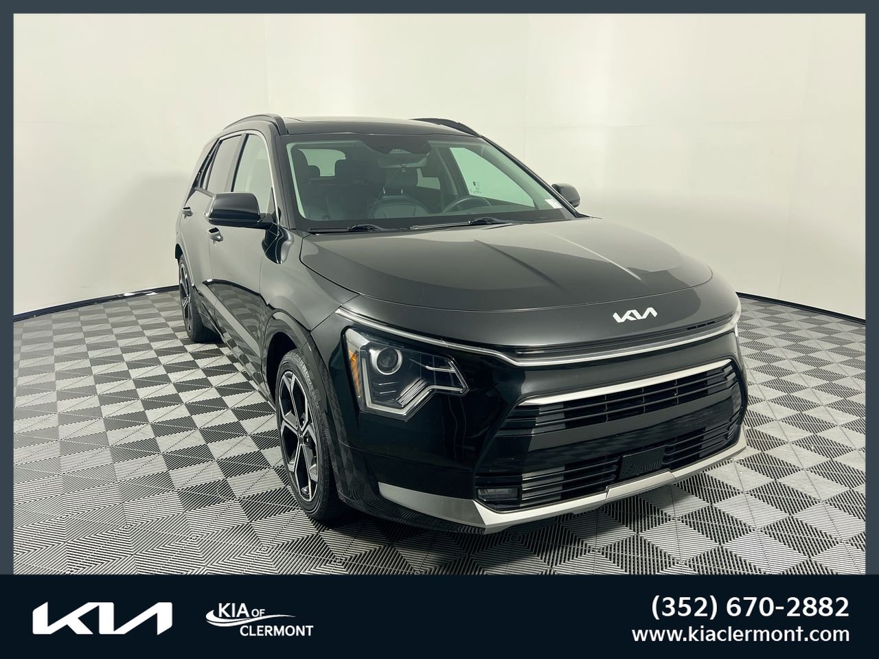 Certified 2025 Kia Niro EX Touring FWD image 1