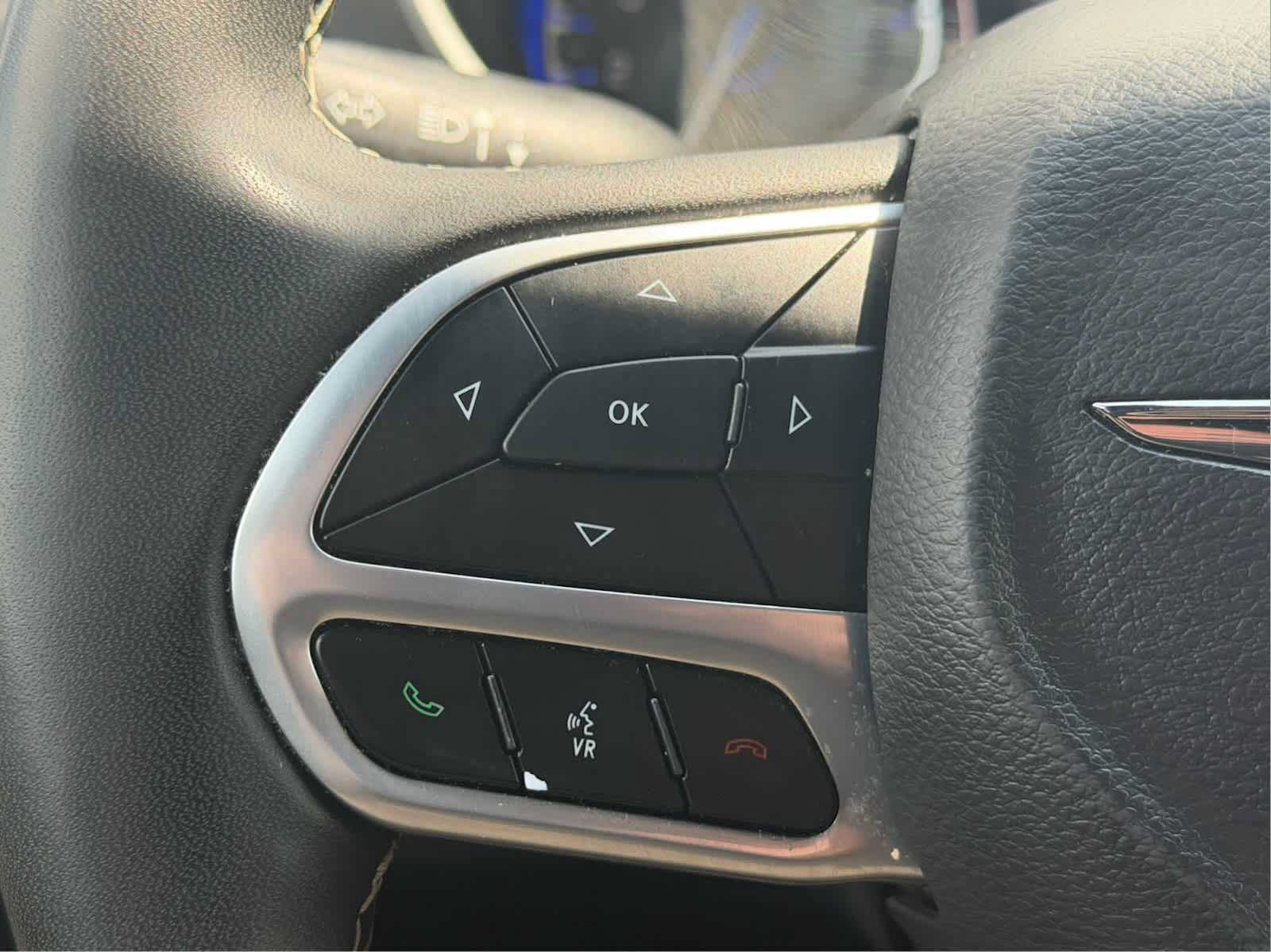 Used 2025 Chrysler Pacifica Select FWD image 15