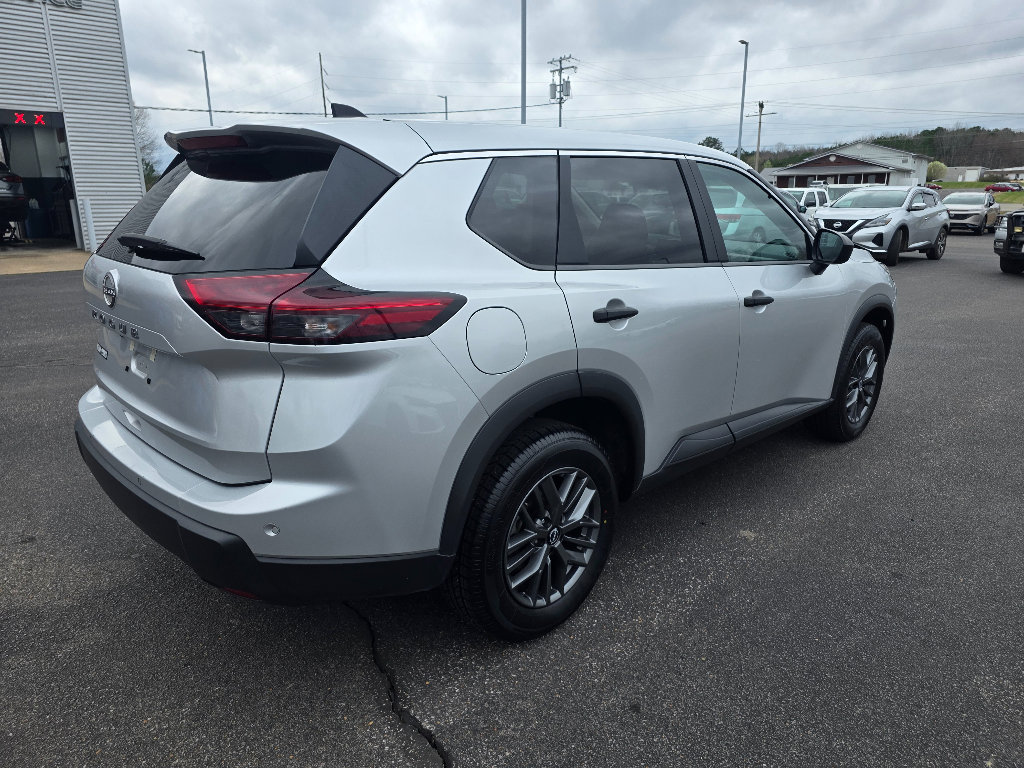 Used 2024 Nissan Rogue S image 3