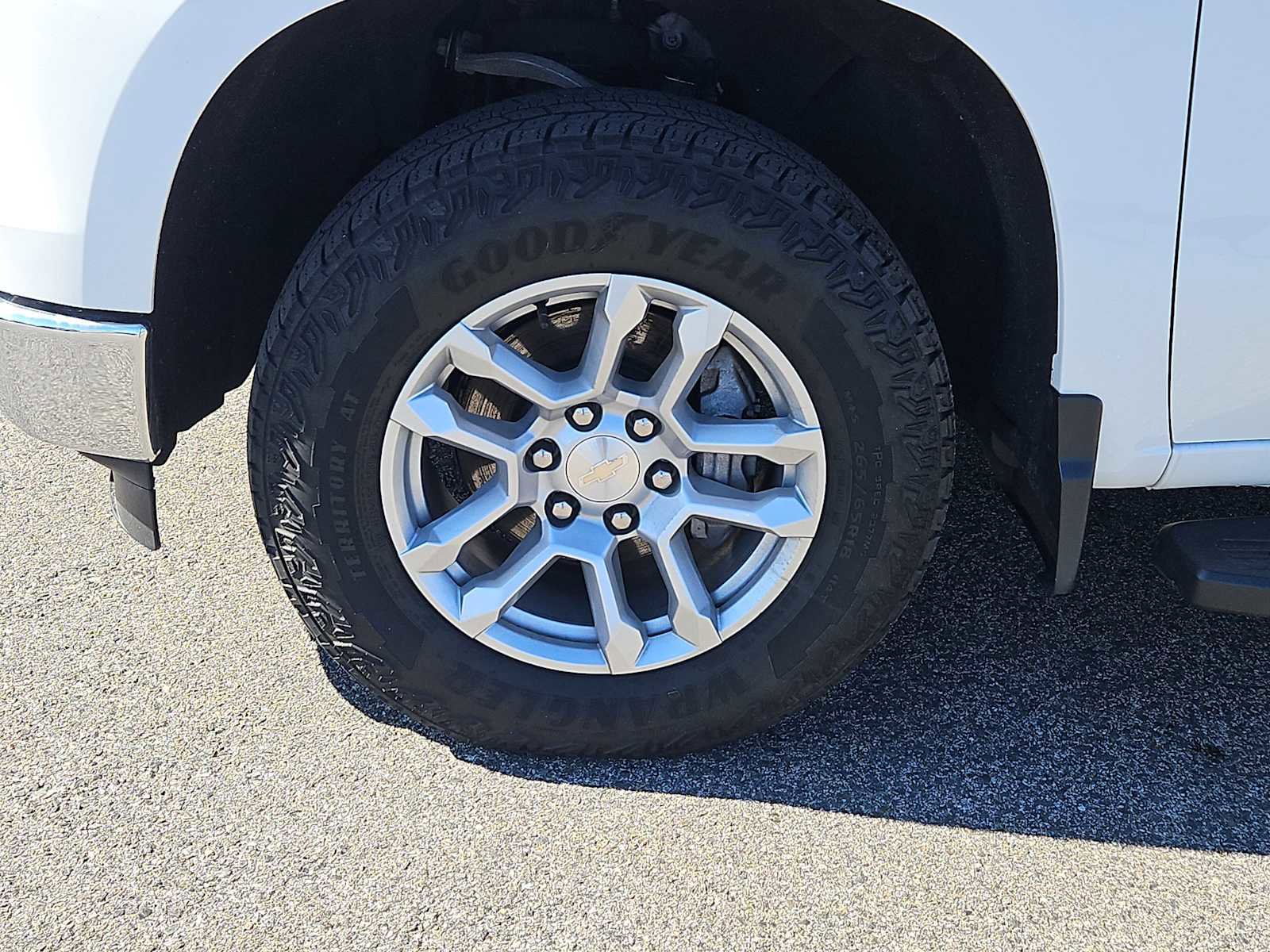 Used 2022 Chevrolet Silverado 1500 LT AWD/4WD image 7