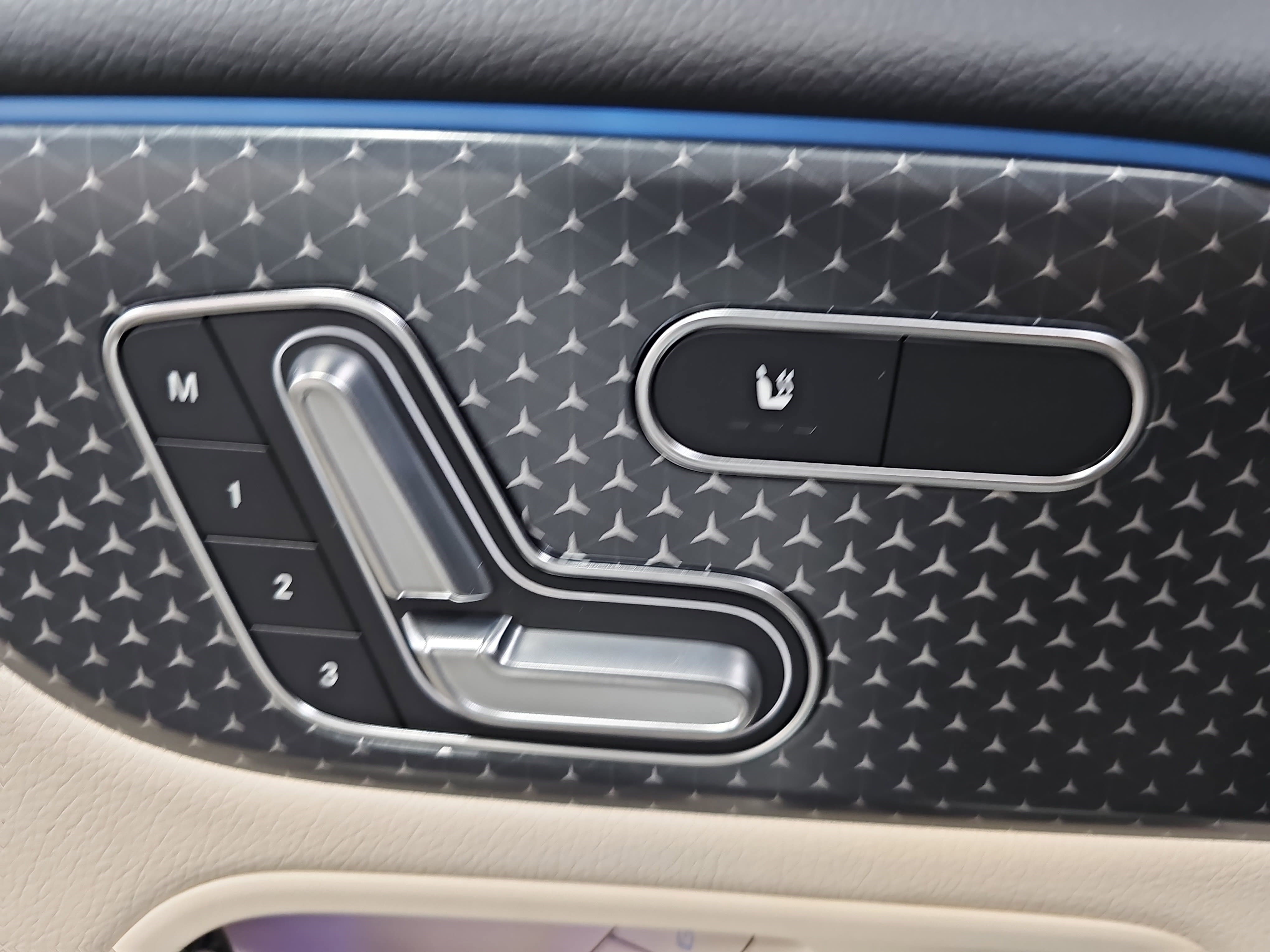 New 2025 Mercedes-Benz GLB 250 image 29