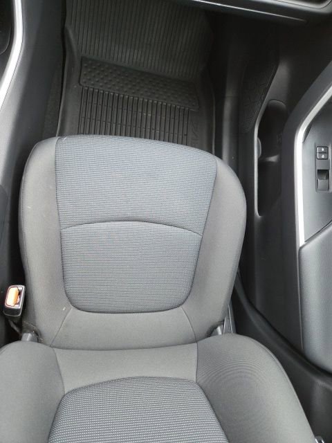 Used 2022 Toyota RAV4 LE image 19