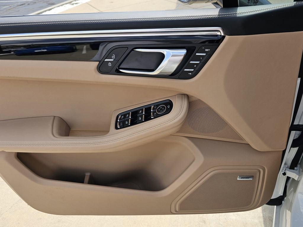 New 2025 Porsche Macan Turbo image 25