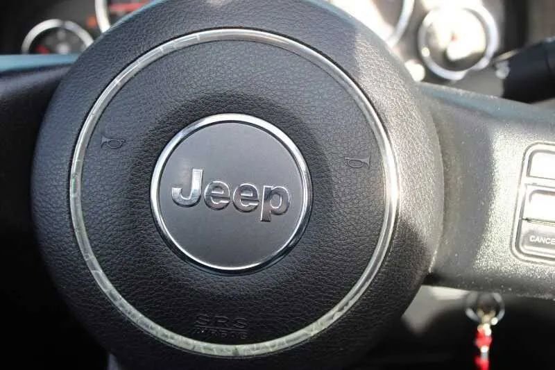 Used 2013 Jeep Wrangler Rubicon w/ PWR Convenience Group AWD/4WD image 28