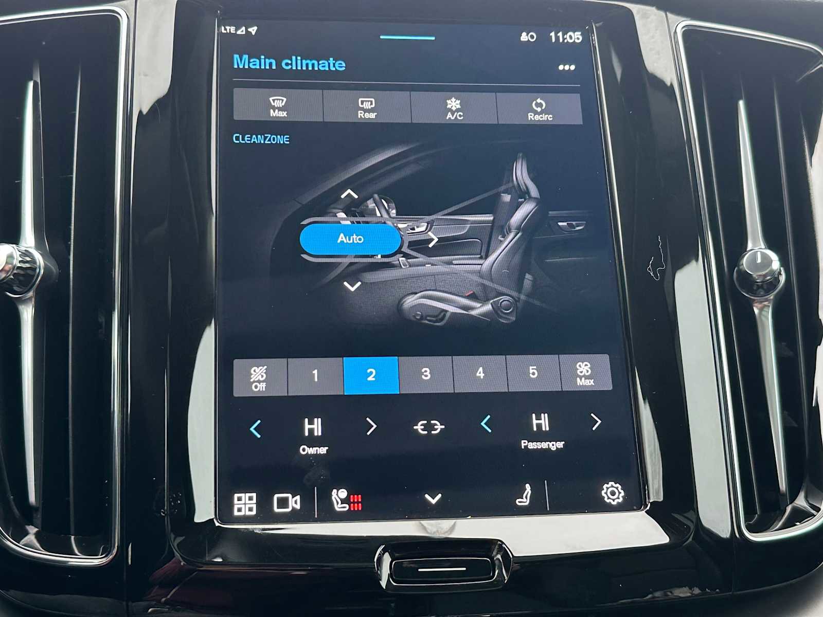 Used 2025 Volvo XC60 B5 Core w/ Protection Package Premier image 28