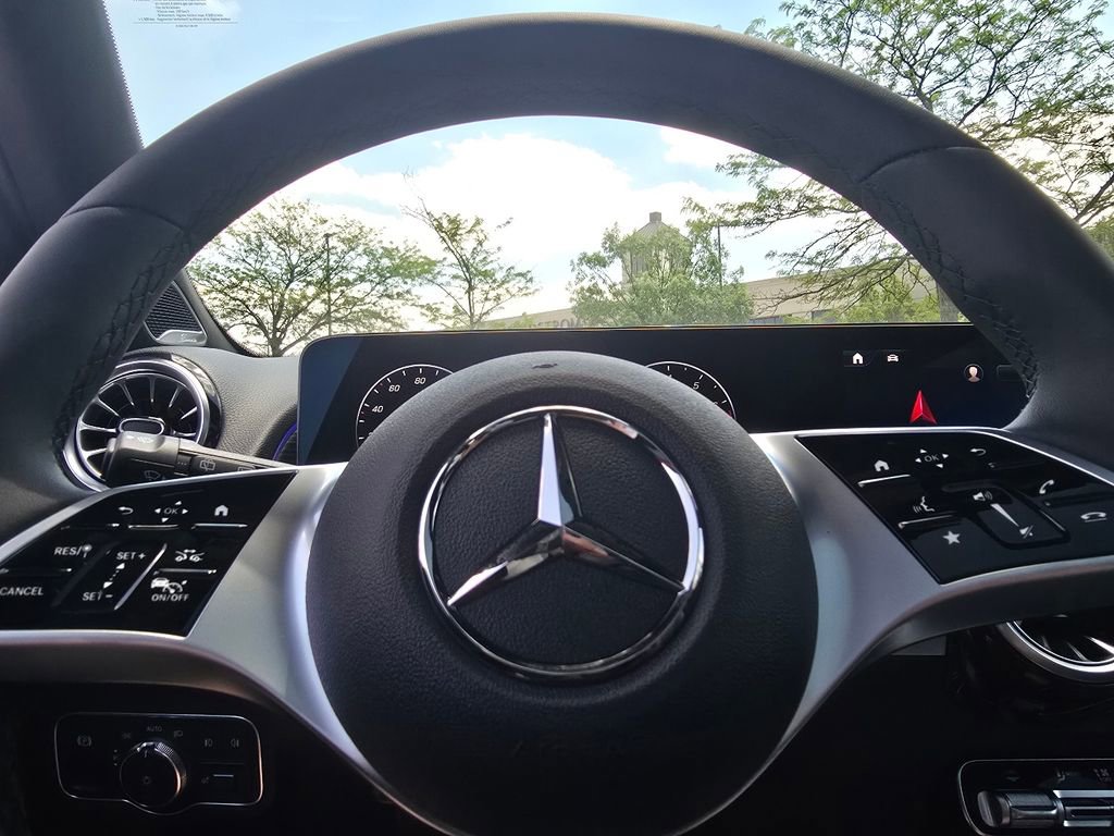 New 2026 Mercedes-Benz GLB 250 4MATIC image 28