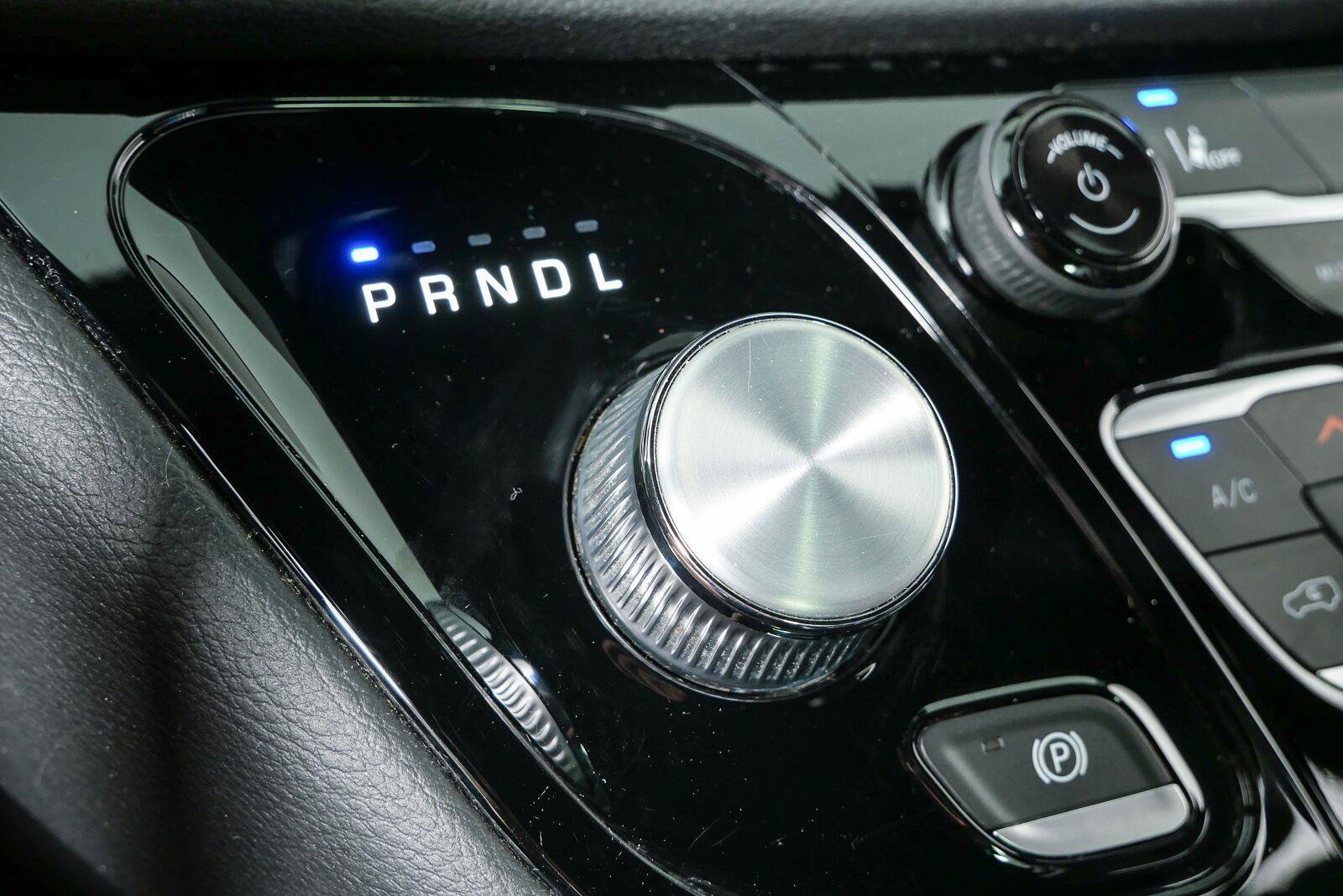 Used 2022 Chrysler Pacifica Touring-L w/ S Appearance Package FWD image 17