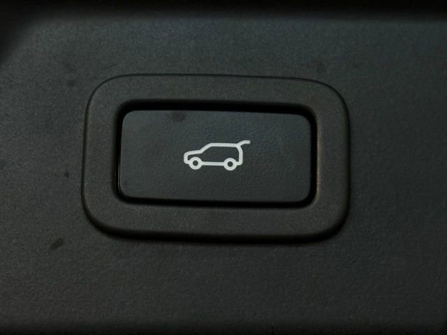 Certified 2019 Land Rover Range Rover Velar R-Dynamic SE image 13