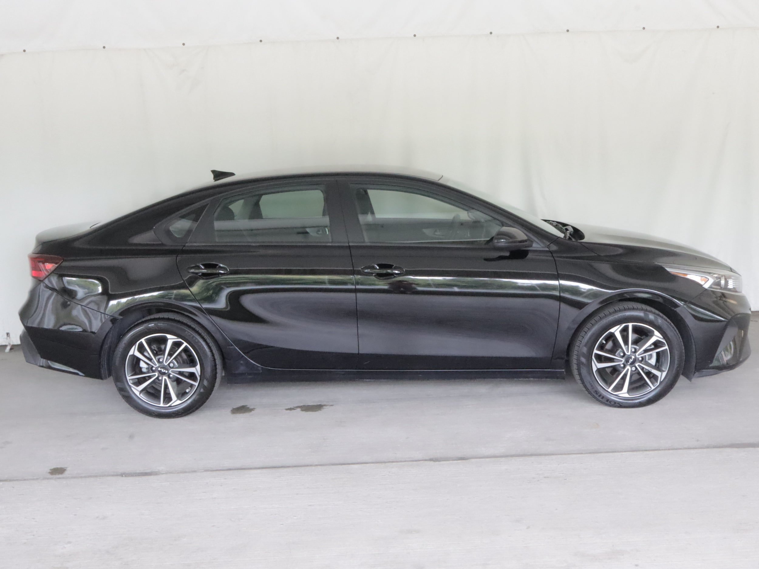 Used 2023 Kia Forte LXS FWD image 4