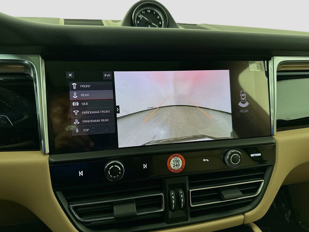 Certified 2025 Porsche Macan image 16