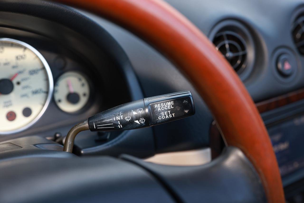 Used 2000 MAZDA MX-5 Miata RWD image 21