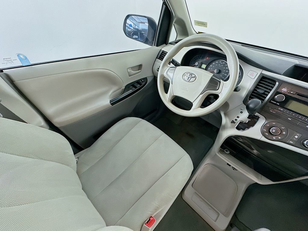 Used 2014 Toyota Sienna L FWD image 9