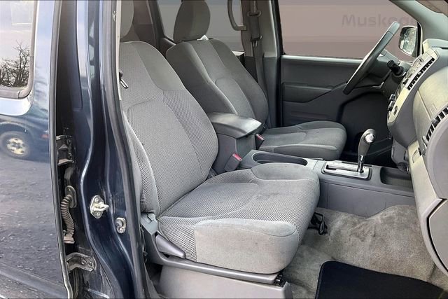 Used 2018 Nissan Frontier SV image 25