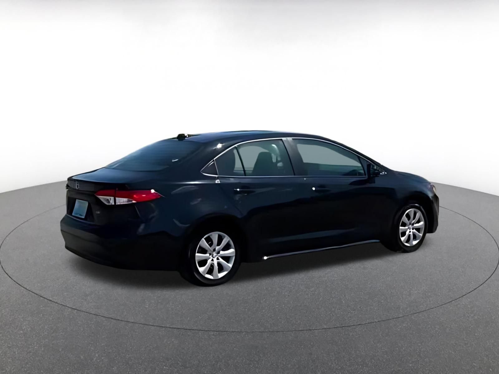 Used 2025 Toyota Corolla LE FWD image 9