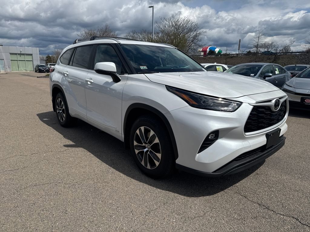 Used 2026 Toyota Highlander XLE image 11