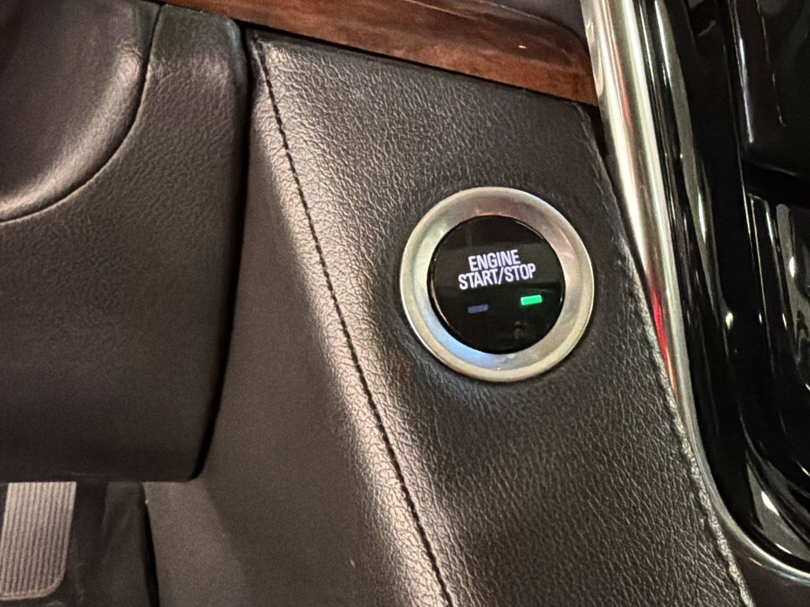 Used 2015 Cadillac Escalade Luxury image 27