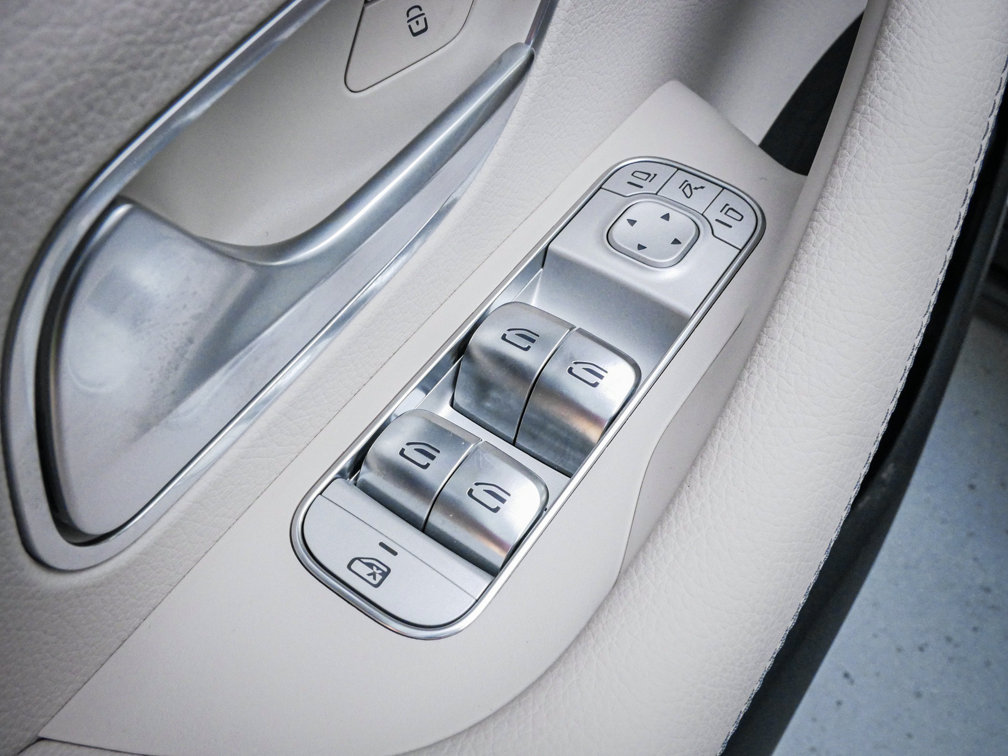 Used 2025 Mercedes-Benz GLS 450 4MATIC image 15