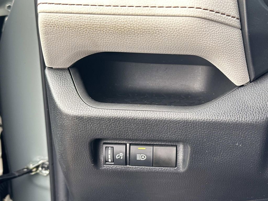 Used 2022 Toyota RAV4 XLE image 17