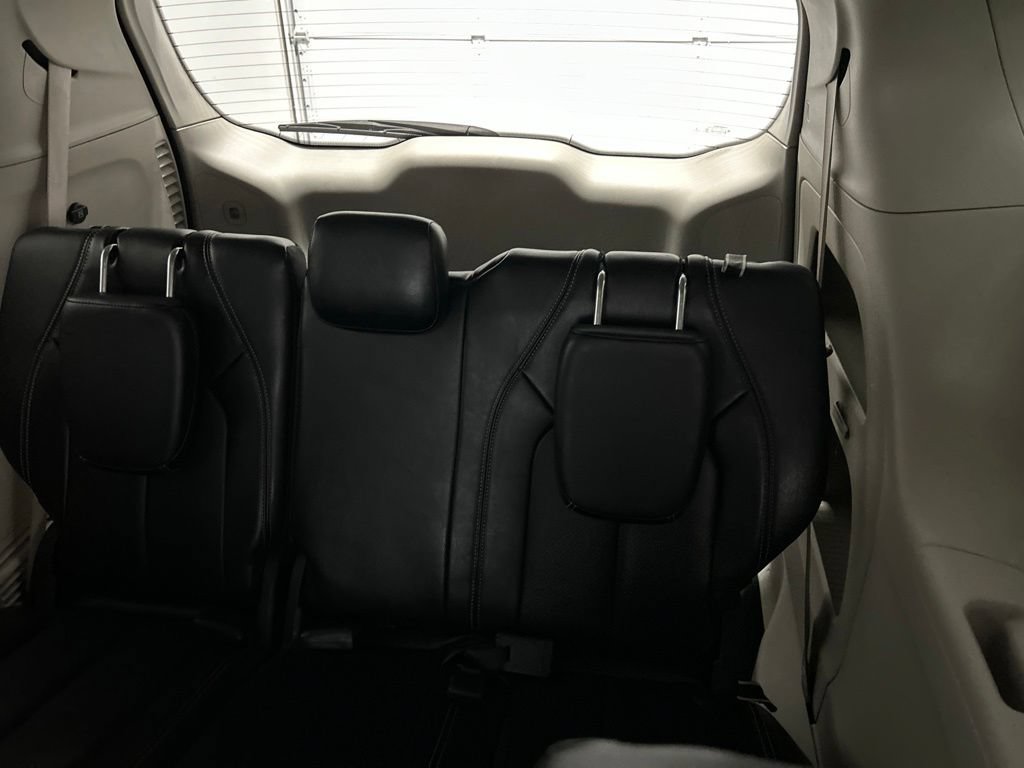 Used 2024 Chrysler Pacifica Touring-L FWD image 15