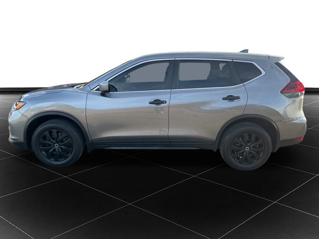 Used 2018 Nissan Rogue S image 2