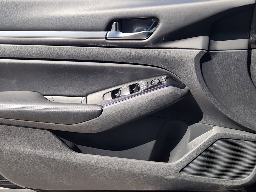Used 2023 Nissan Altima 2.5 SV image 16