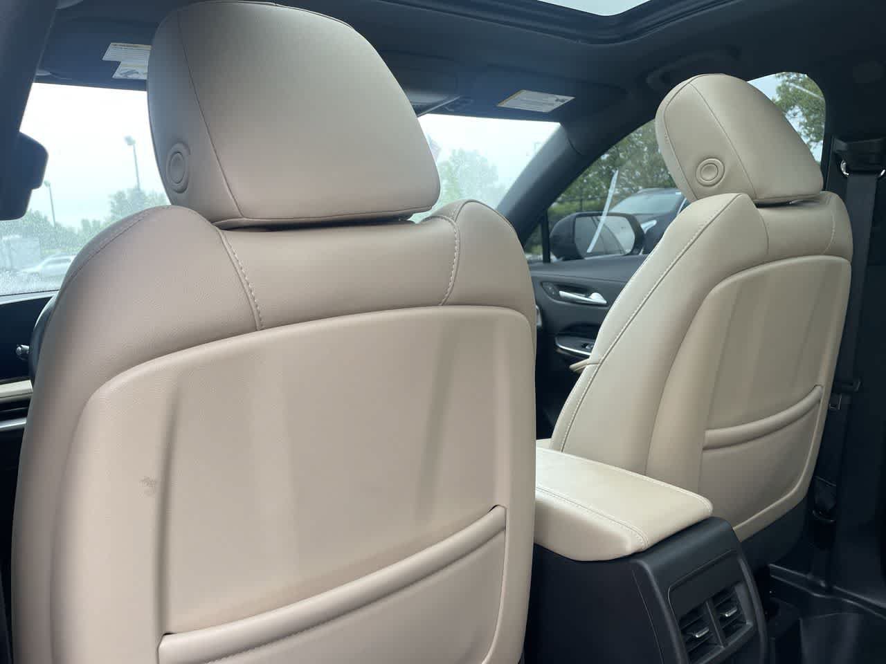 Certified 2024 Cadillac XT4 Luxury w/ Cold Weather Package AWD/4WD image 20
