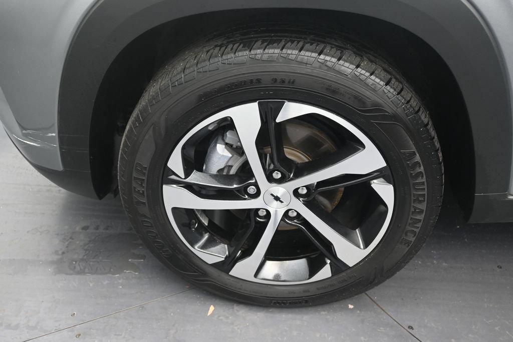 Used 2025 Chevrolet Trax RS FWD image 9