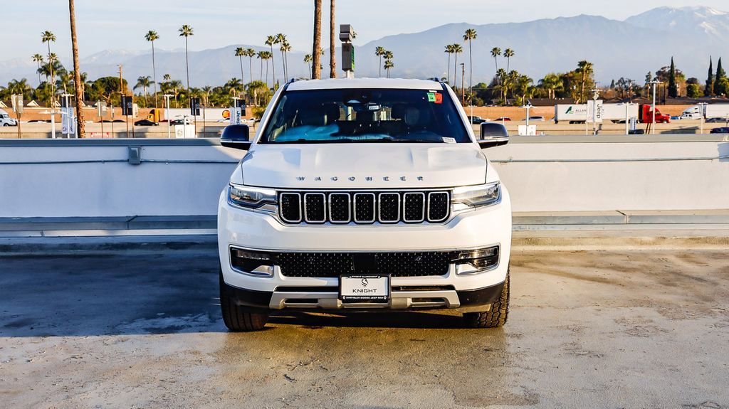 Used 2024 Jeep Wagoneer Series II w/ Flexible Seating Group image 3