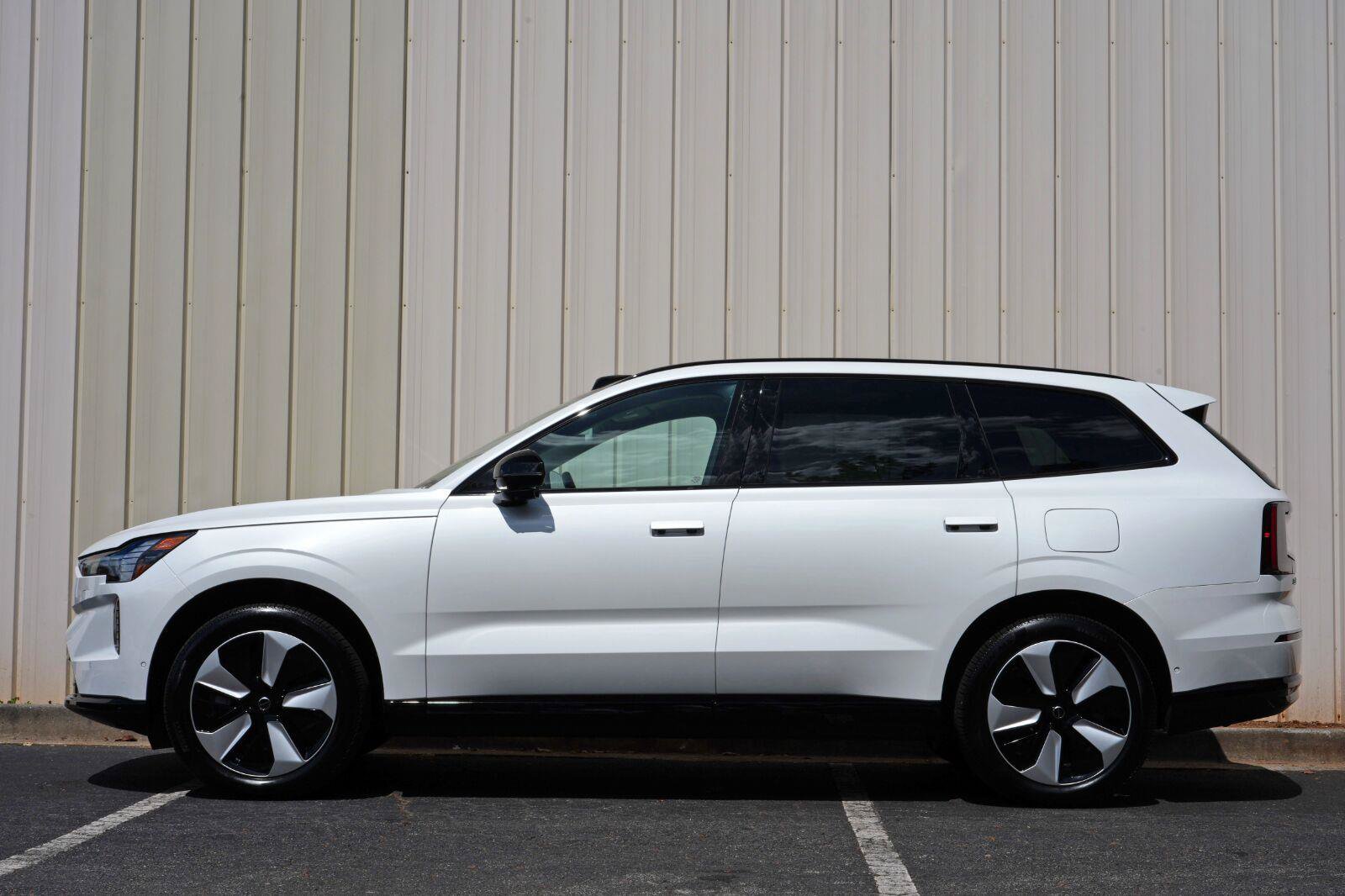 Used 2025 Volvo EX90 Plus AWD/4WD image 8