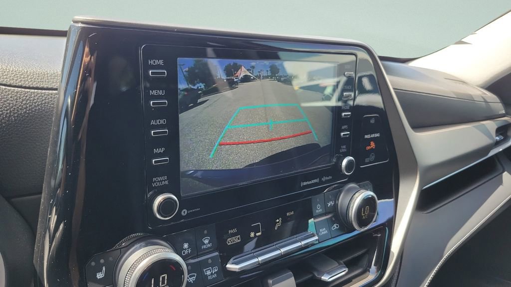 Used 2021 Toyota Highlander XLE image 18