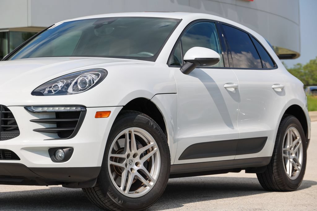Certified 2017 Porsche Macan AWD/4WD image 9