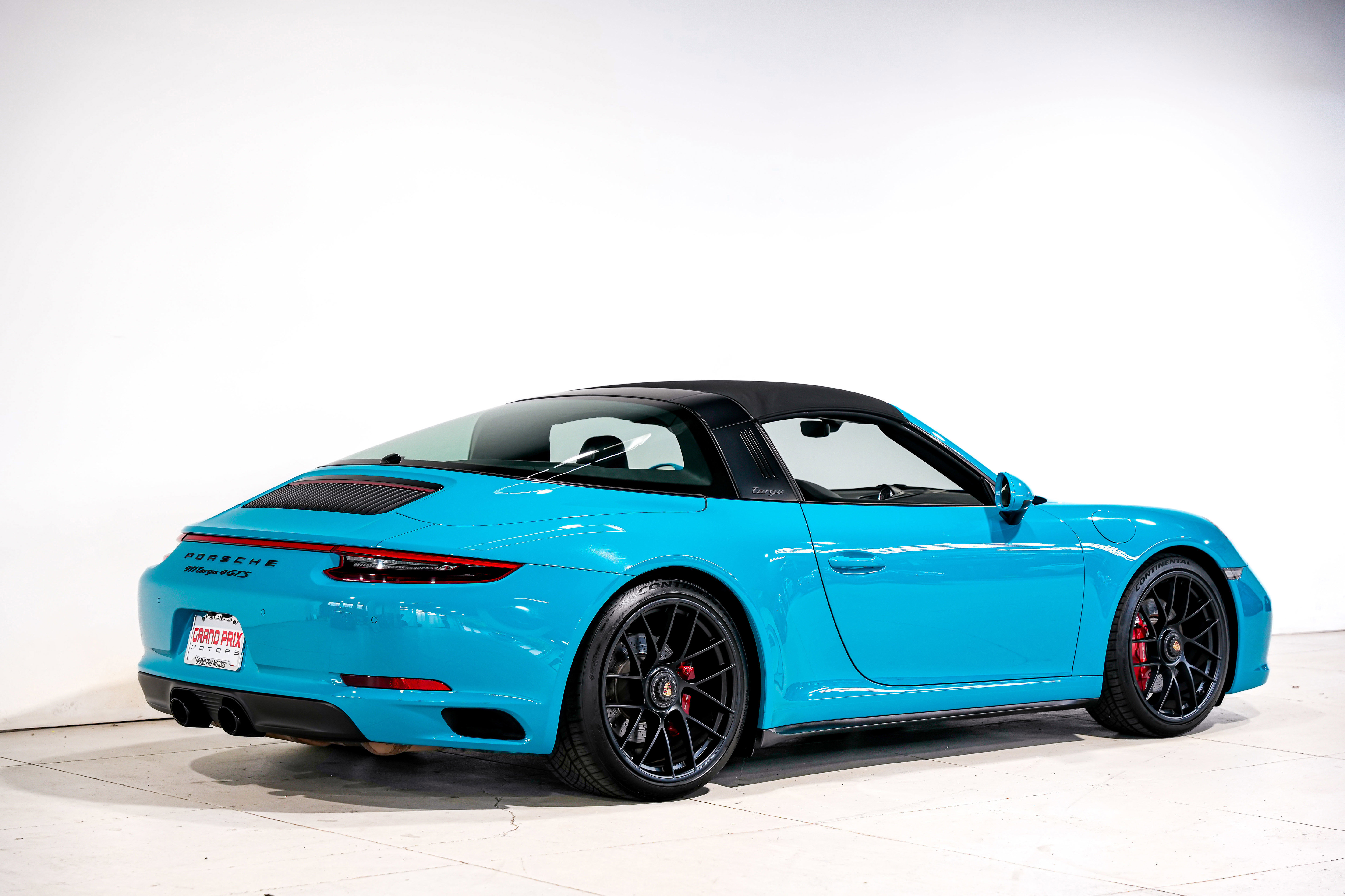 Used 2017 Porsche 911 Targa 4 GTS image 3