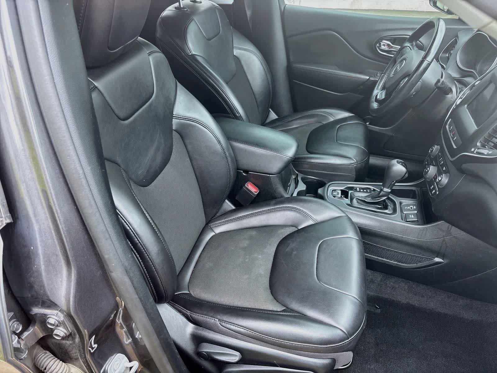 Used 2021 Jeep Cherokee Latitude Plus FWD image 25