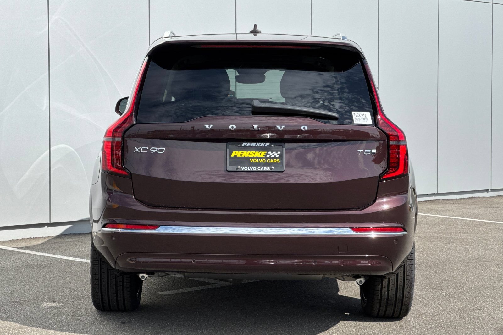 New 2026 Volvo XC90 T8 Plus w/ Protection Package AWD/4WD image 4