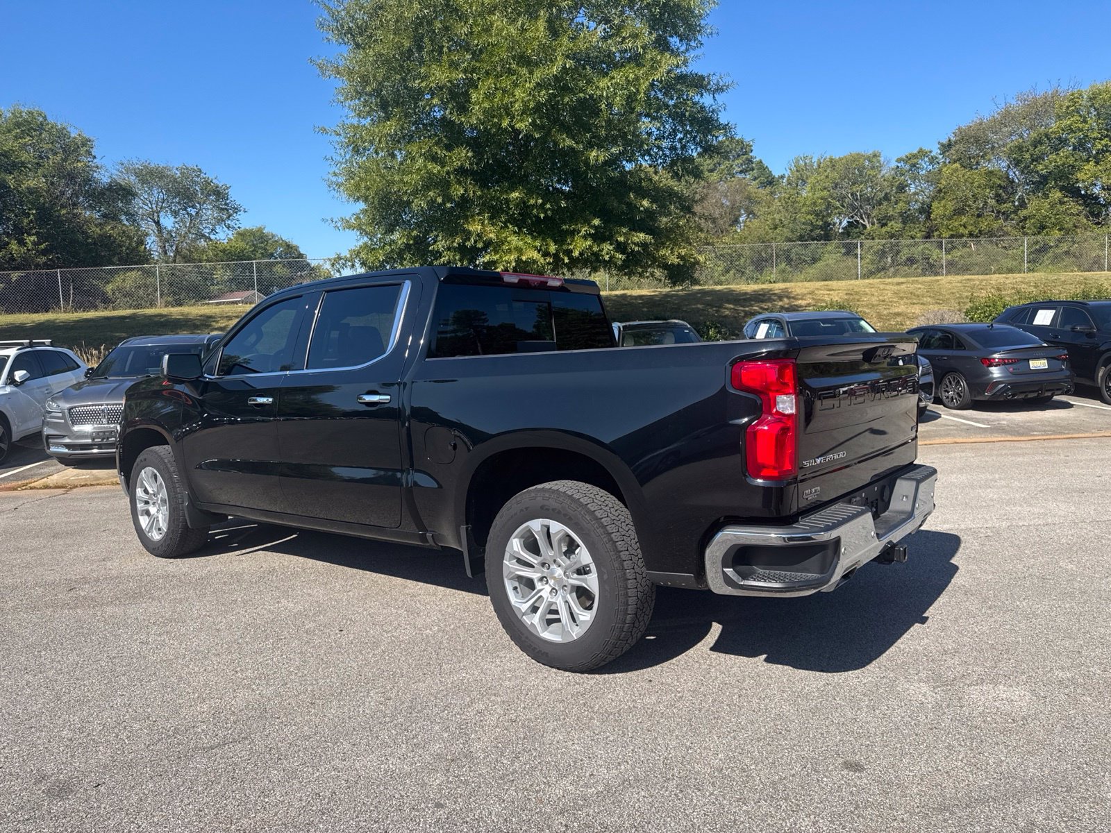 Used 2025 Chevrolet Silverado 1500 LTZ w/ LTZ Premium Package AWD/4WD image 8