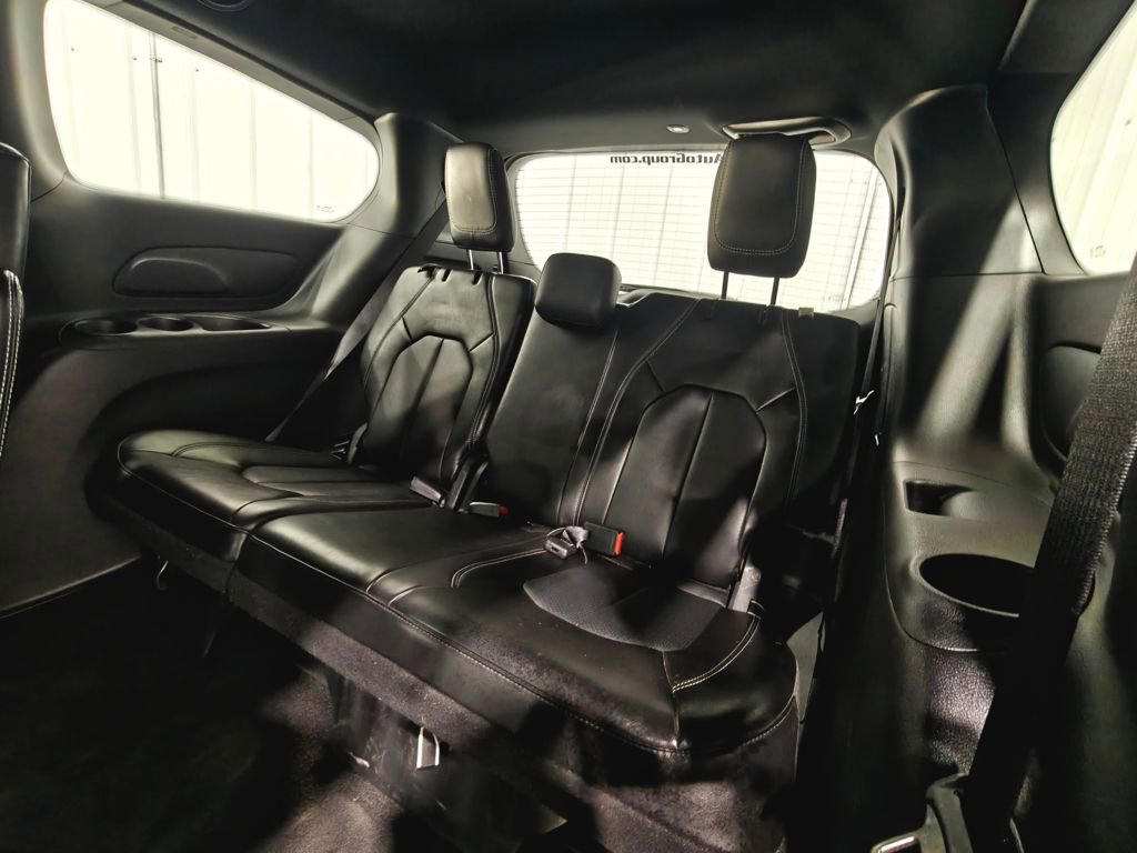 Used 2025 Chrysler Pacifica Select image 27